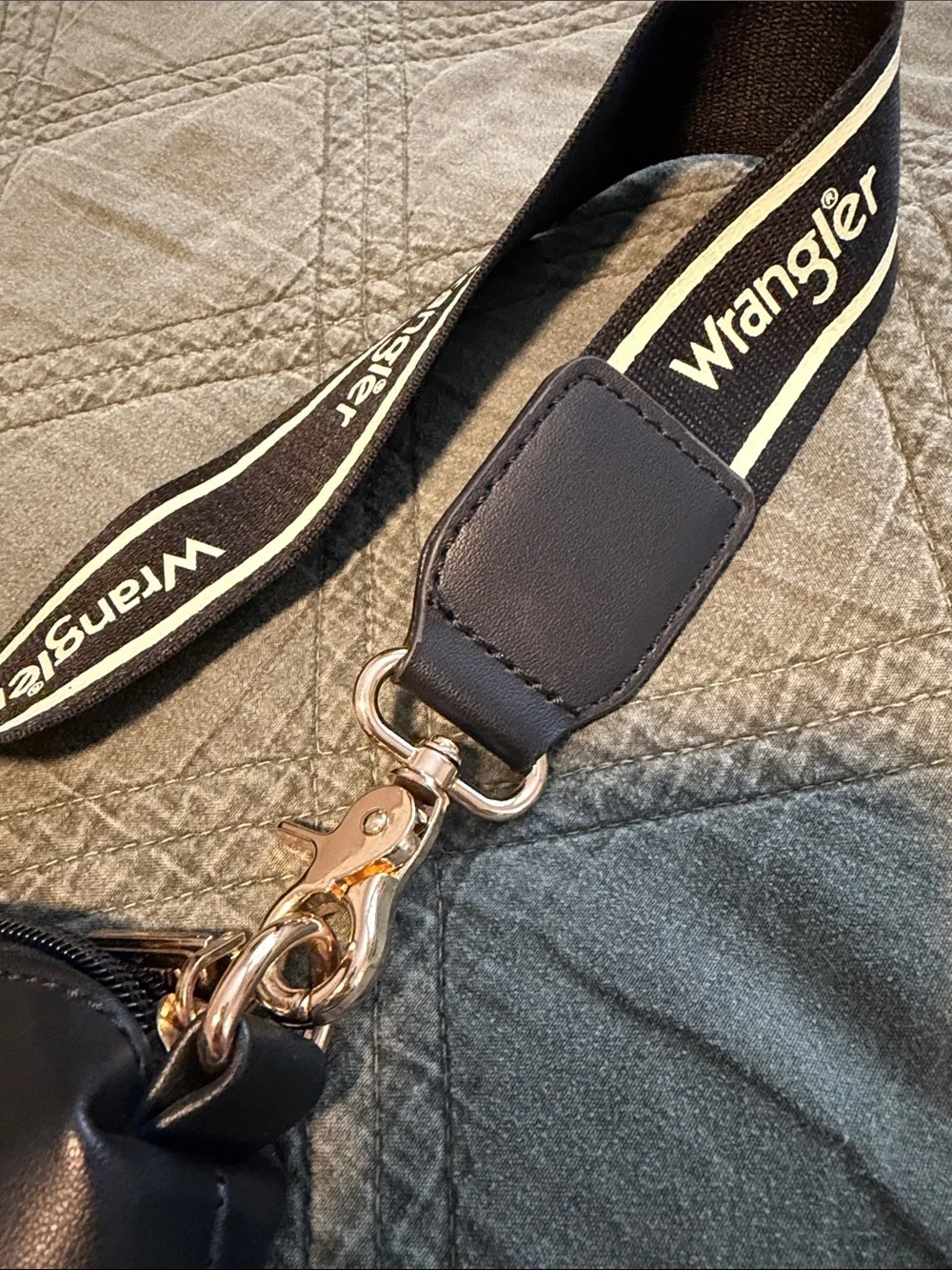 Wrangler BLACK Crossbody with Branded Strap and Gold Hardware